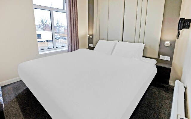 OYO The Baltimore Hotel