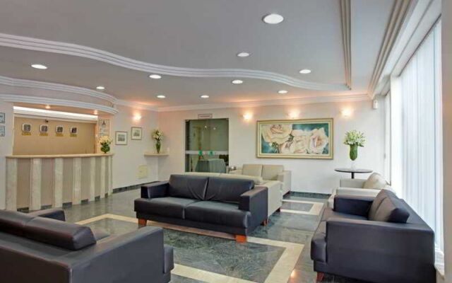Ramada Hotel & Suites Americana (Antigo Hotel Flor