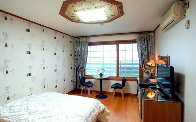 Jeju E-house Pension