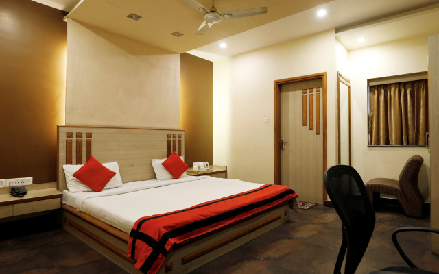 Hotel Trimoorti