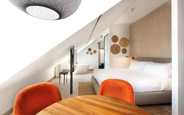 Atocha  Madrid, Tapestry Collection by Hilton
