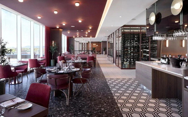 Courtyard Montreal Laval