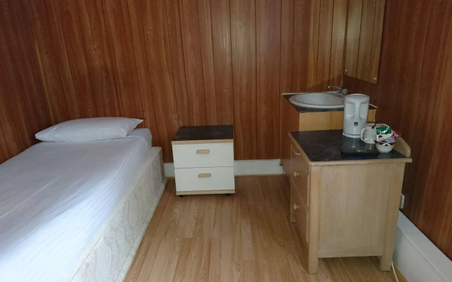Dee Hotel