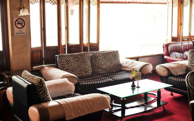 Wiang Indra Riverside Resort