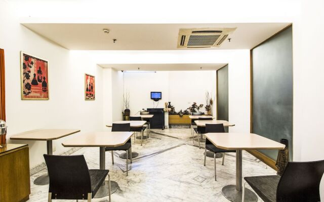 FabHotel Raj Darbar Iffco