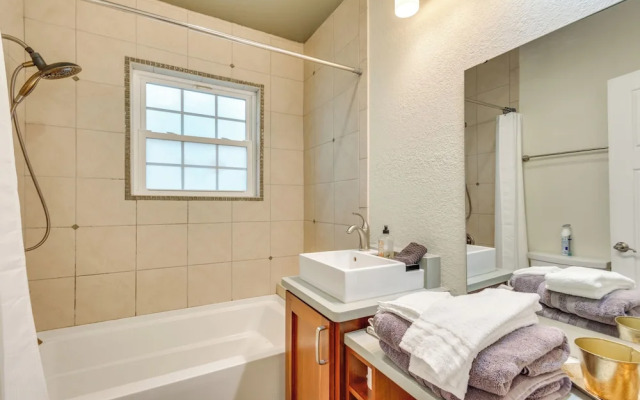 Stay & Play in Pensacola: Apartment Near Dtwn