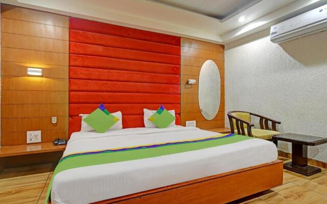 Collection O Hotel Johri Residency