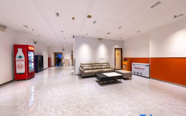 Xicheng Business Hotel (Shenzhen Shuanglong Metro Station)