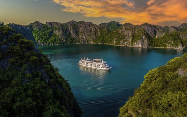 Ambassador Signature Cruise - Lan Ha Bay