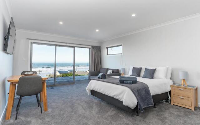 Kaka Point Views Apartment 2