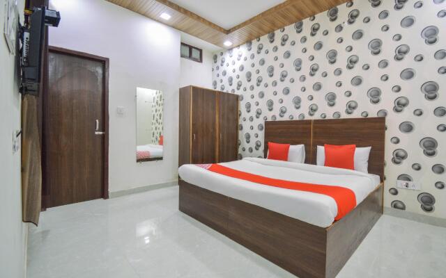 OYO 49906 Hotel Discovery Inn