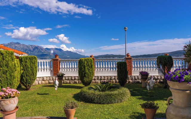 Seafront Haven Darka