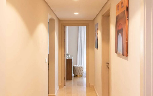 Xuru Stays I Exotic 1bdr w/ Outdoor Terrace Pool & Beach Access