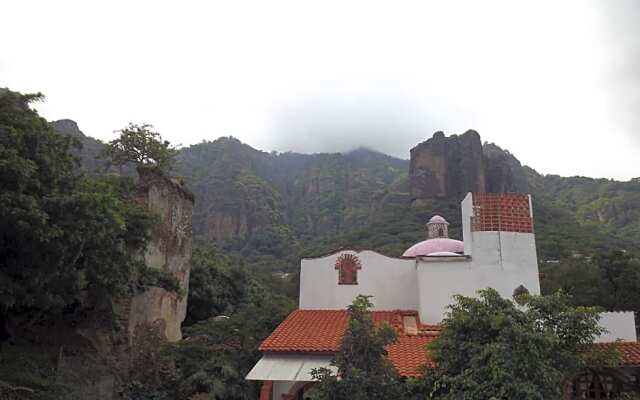 Hospedaje La Hoja