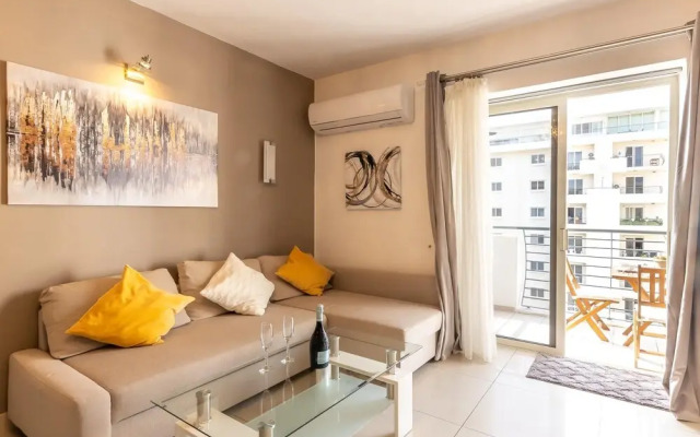 Modern Penthouse Savoy Garden in Gzira