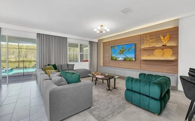 2940 Penel 9 Bedroom Home