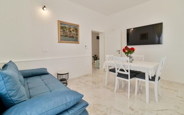 Stunning Home in Seget Donji With Wifi and 1 Bedrooms