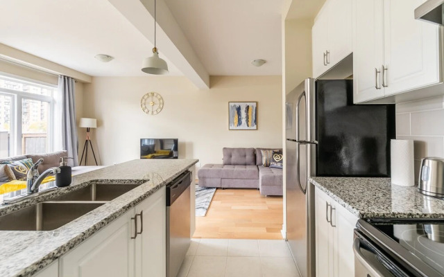 Modern 3BR 2BA Townhome in Lakeshore