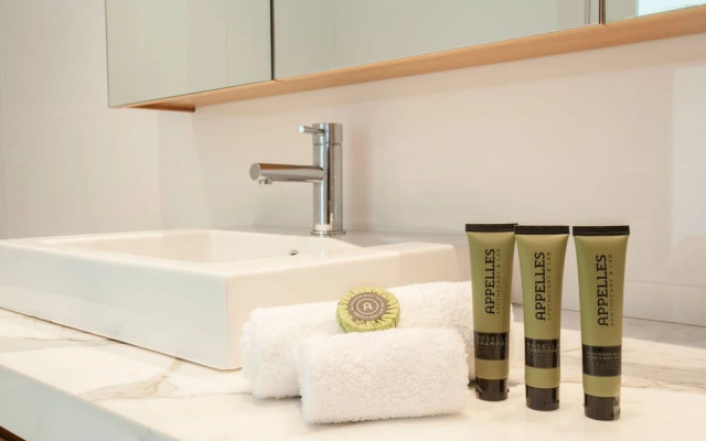 Luxurious waterfront (ifr698)