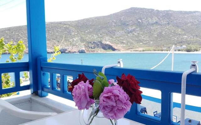 Beachfront studio apartment with incredible views