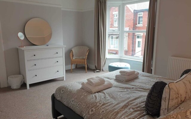 Sunset House - Whitby Townhouse Near the sea Sleeps 8