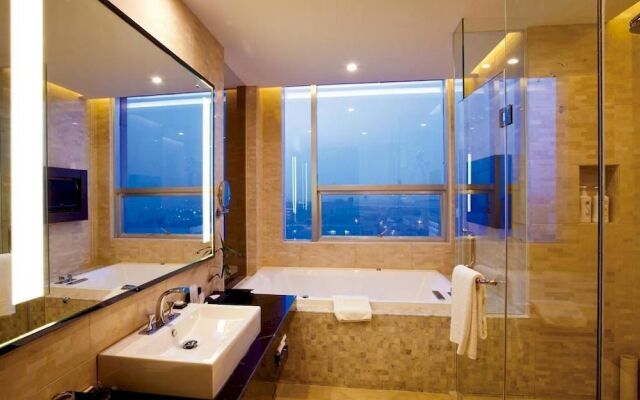 Qingdao Celebrity Hotel