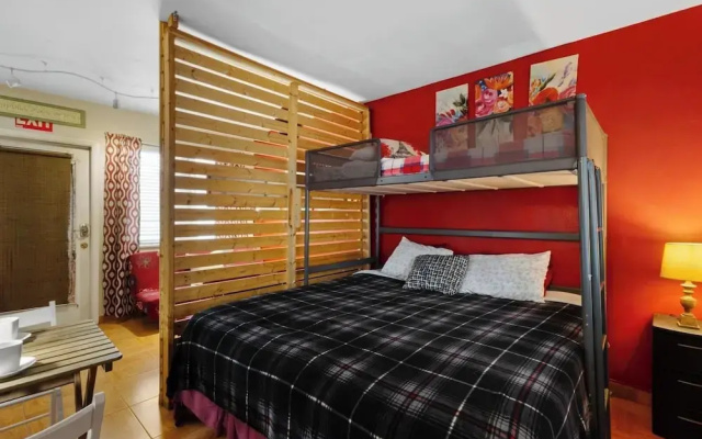 1BR Pet-friendly Studio Parking & Backyard BBQ