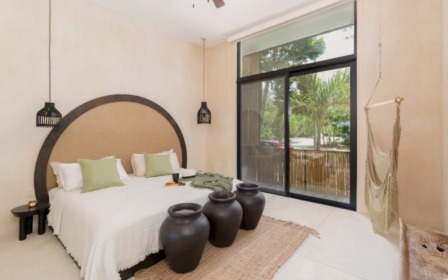 Stylish 3BR Apartment Insta-worthy Pool Best Wifi 10 min Bike Ride to the Beach