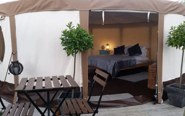 The Little Hide - Adult Only Camping Pods