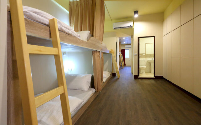 Corner House - Hostel