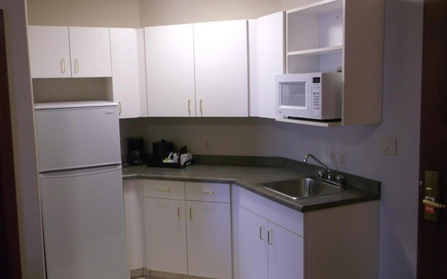 Foxwood Inn & Suites