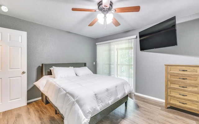 Serene Bella Vista Getaway Near Trails!