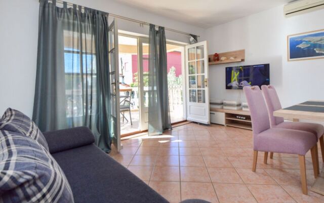 Apartment Mladen Paros 22771