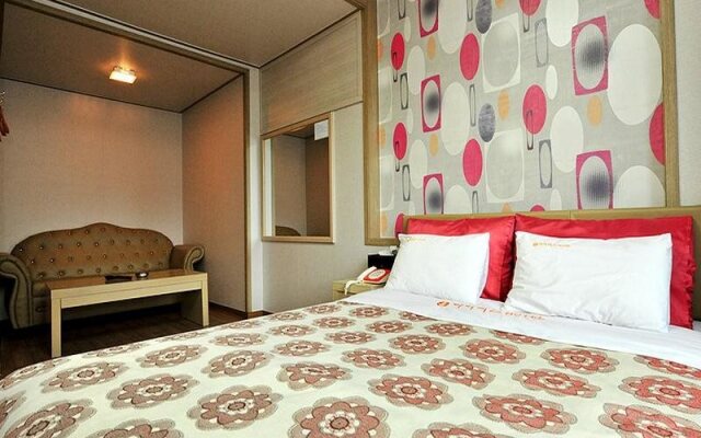 Iris Hotel
