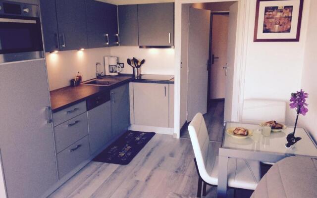 Appartement 2 pieces, renove, 2 piscines+tennis, mer, climatisation