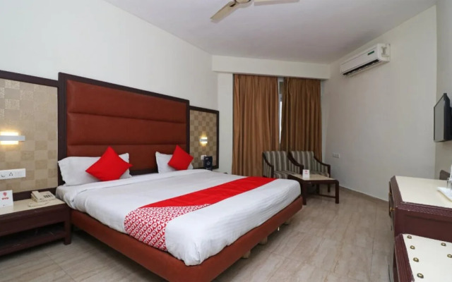 The Central Palm Hotel by OYO Rooms