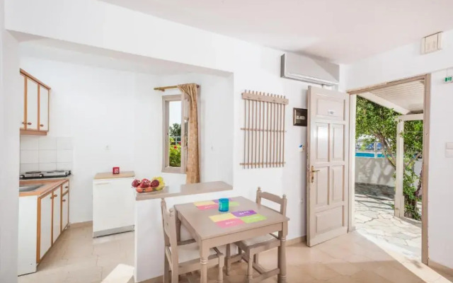 Panorama-Seaview Studios & Apartments