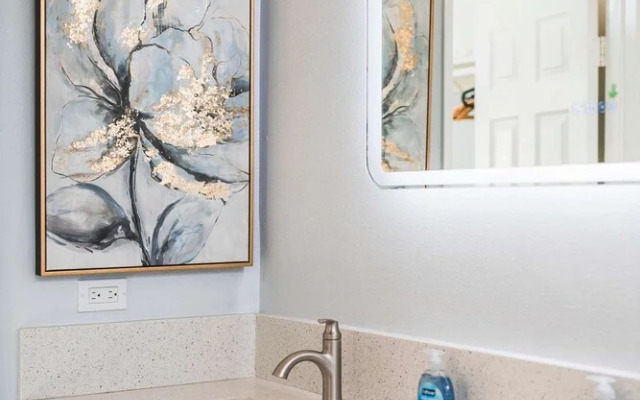 Spacious Retreat Near Iconic LA Sights