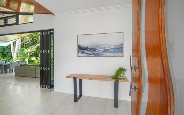 Belle Escapes - 58 Ocean Drive Luxury Home, Palm Cove