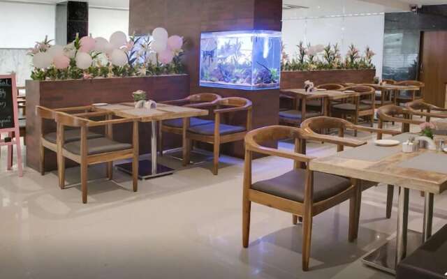 OYO 14745 Veeraj Suites
