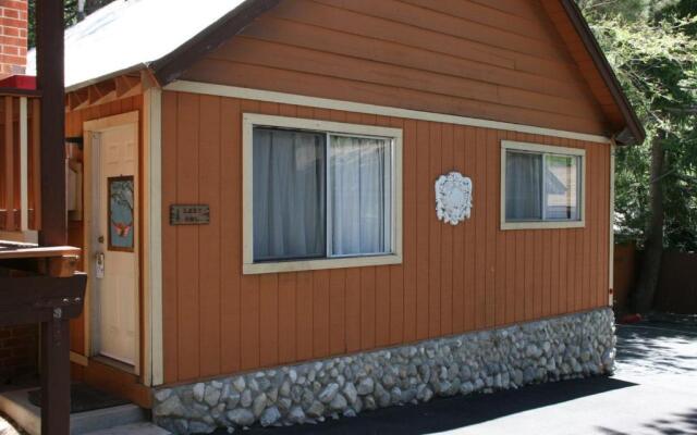 Sleepy Hollow Cabins and Hotel