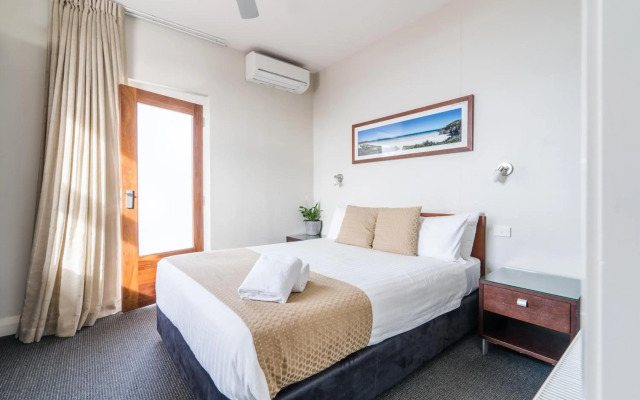 Huskisson Hotel