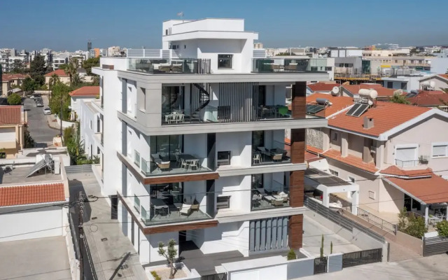 Sanders Evolution 2 Sweet 2 Bedroom Apartment With Balcony
