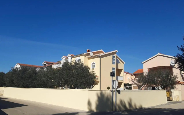 Apartments with a parking space Vrsi - Mulo, Zadar - 5796