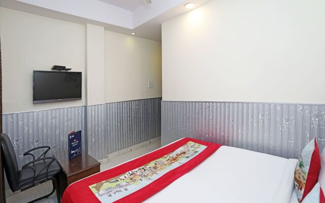 OYO 4882 Hotel Golden Park