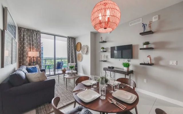 Downtown Doral Condo w-Free Parking