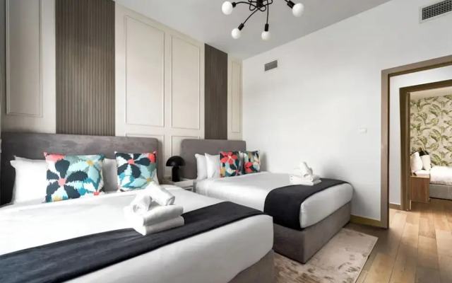 Luxe Ventures Waters Edge Haven