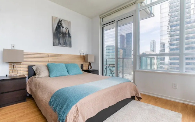 Sky View Suites - Maple Leaf Square