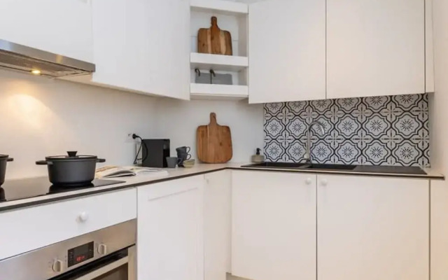 Stylish Duplex Apartment in a Renovated Town House