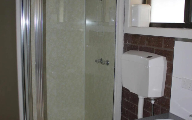 Skenes Creek Lodge Motel and Restaurant